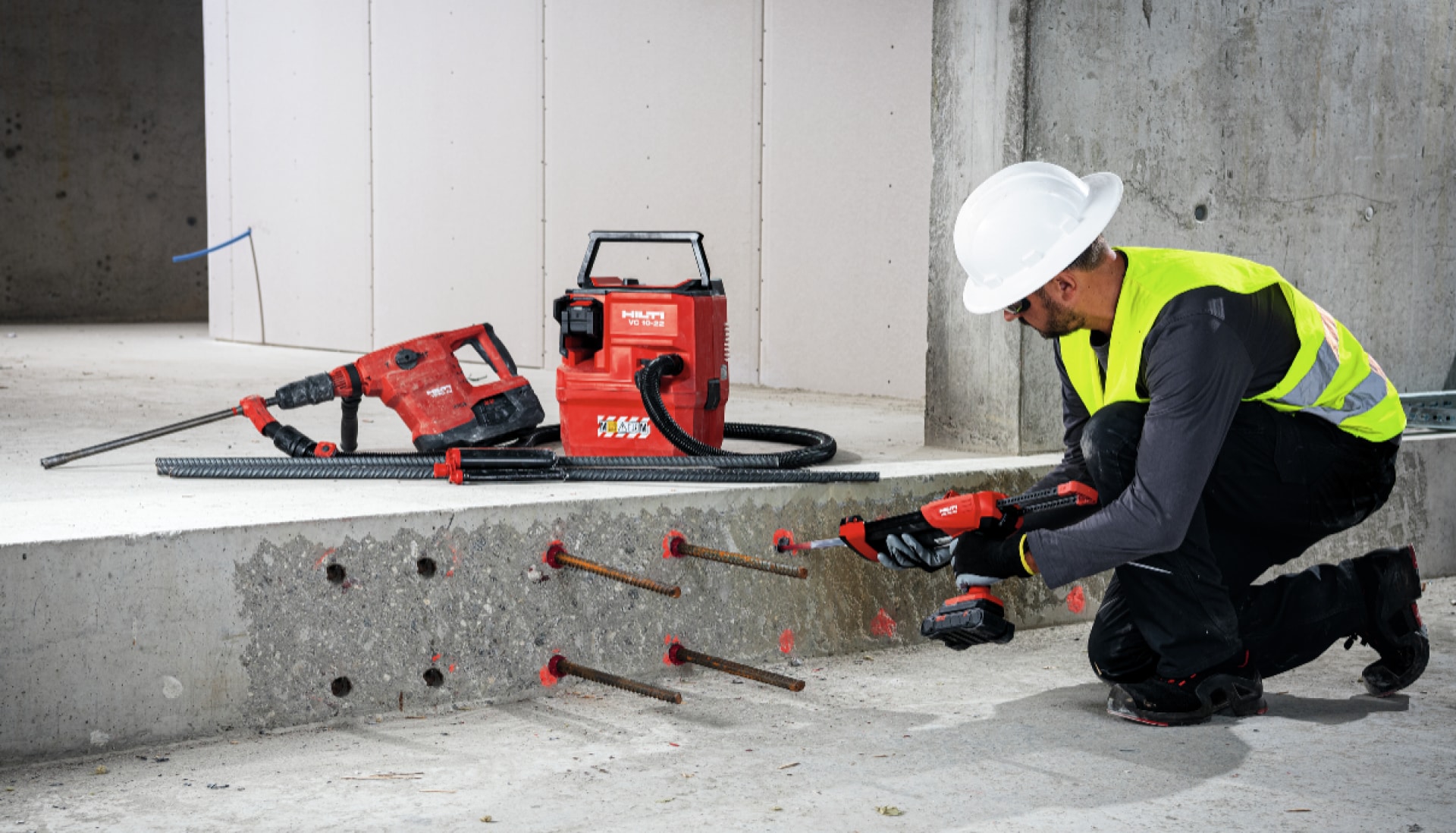 HIT-HY 200-R V3- rebar installation with the HDE 500-A22 chemical anchor dispenser
