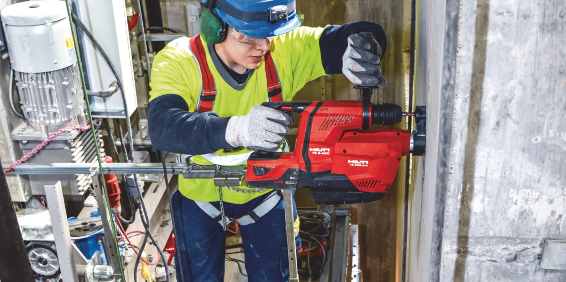 TE 6-A22 cordless rotary hammer being used with an integrated dust removal system