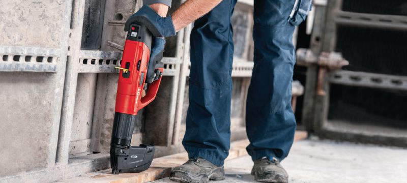 DX 5-MX powder-actuated tool Digitally enabled, fully automatic, high-productivity and versatile powder actuated tool for fastening collated nails Applications 1