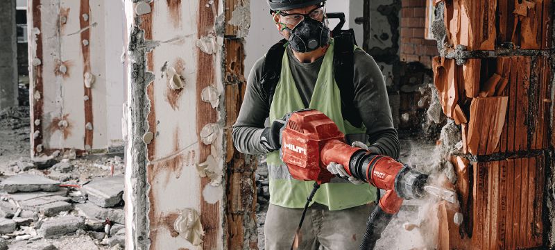 TE 600-AVR SDS-Max demolition hammer heavy-duty demolition hammer for wall chiseling in concrete and masonry, with less weight, lower vibration and more performance than the TE 700-AVR predecessor Applications 1
