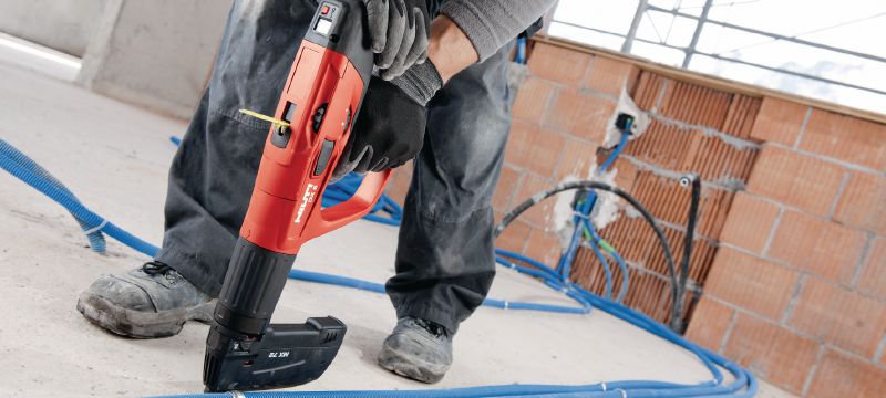 DX 5-MX powder-actuated tool Digitally enabled, fully automatic, high-productivity and versatile powder actuated tool for fastening collated nails Applications 1